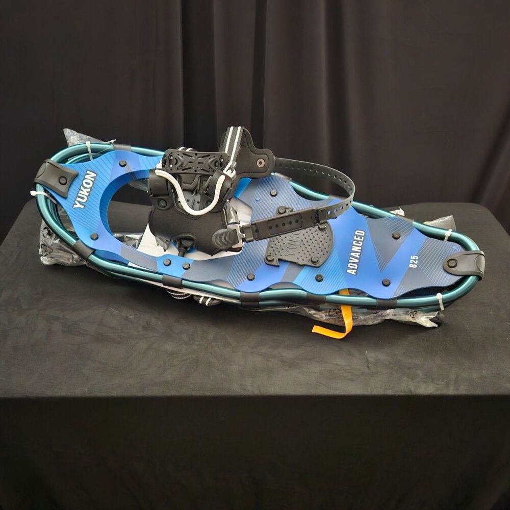 Yukon Advanced 825 Snow Shoes with Poles NWT